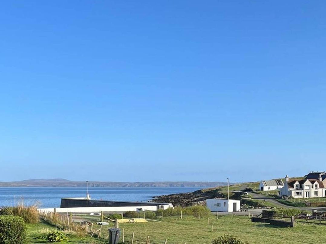 Immaculate 5 Bedroom House with Sea View