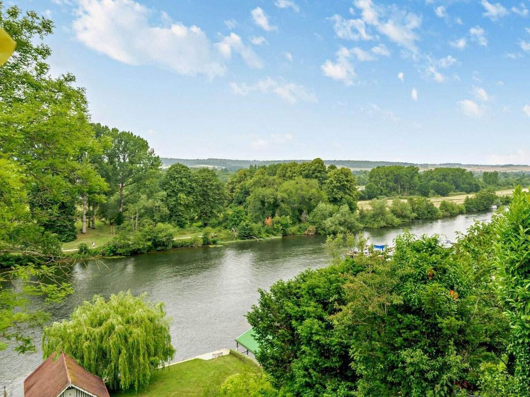 Luxurious 5 Bedroom House in Cookham near  Marlow