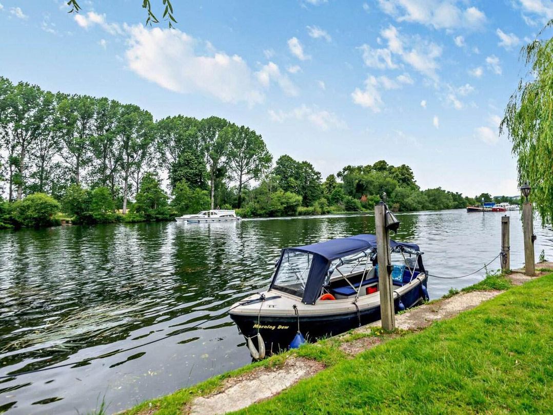 Luxurious 5 Bedroom House in Cookham near  Marlow