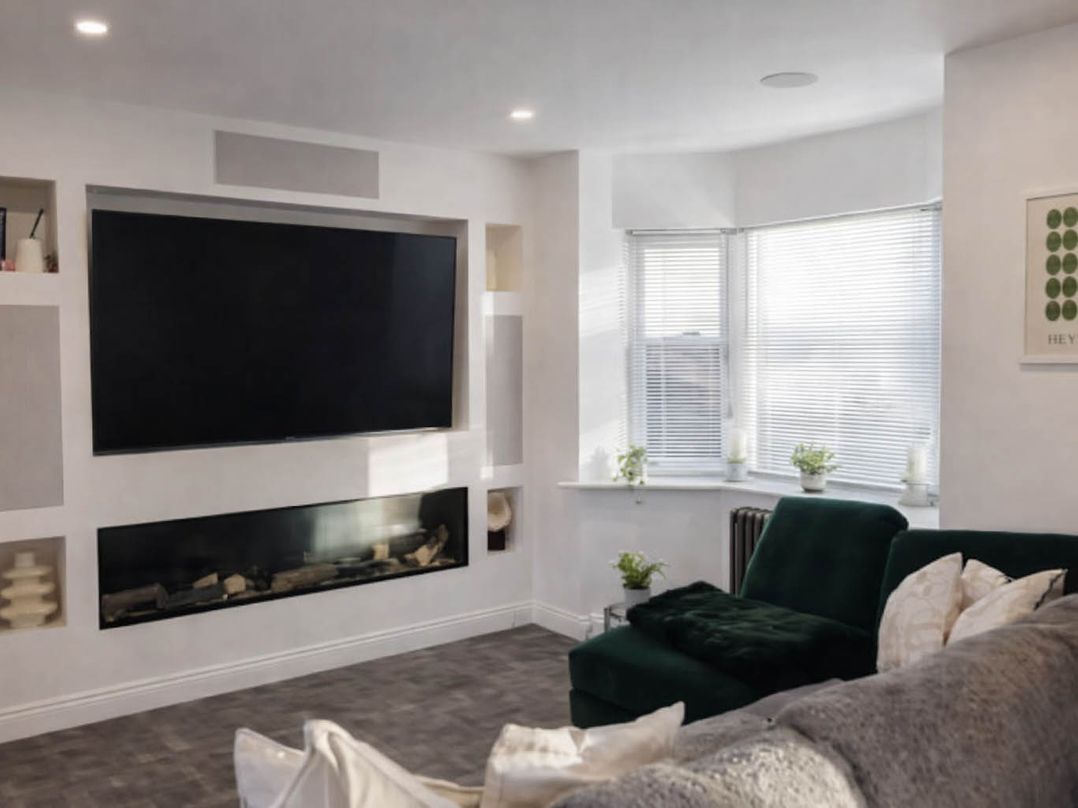 A living room with a television and fireplace at Hot tub  BBQ  Garden Parking  Sleeps 8 Worcester