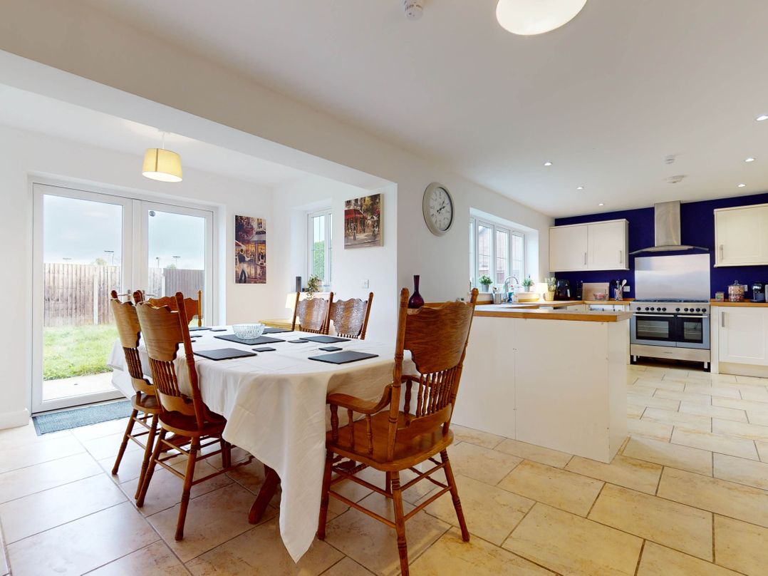 5 Bedroom Home Sleeps 16 Ideal for Groups