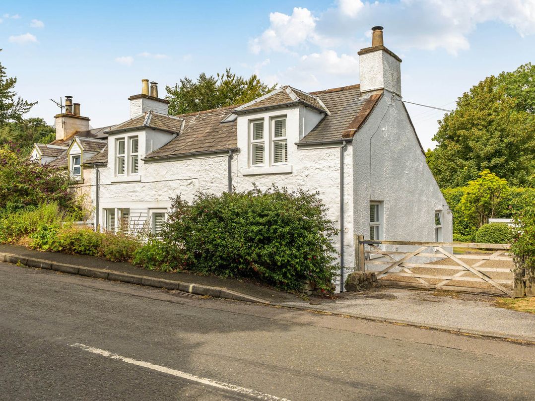 House Sleeps 6 Pet Friendly Parking