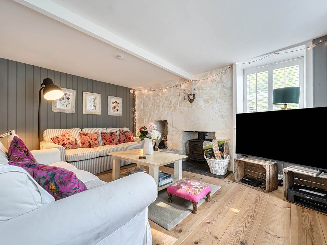 House Sleeps 6 Pet Friendly Parking