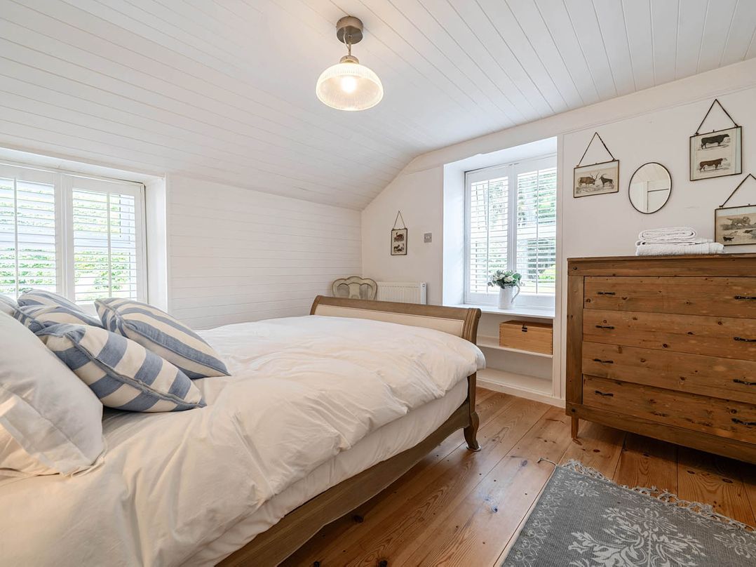 House Sleeps 6 Pet Friendly Parking