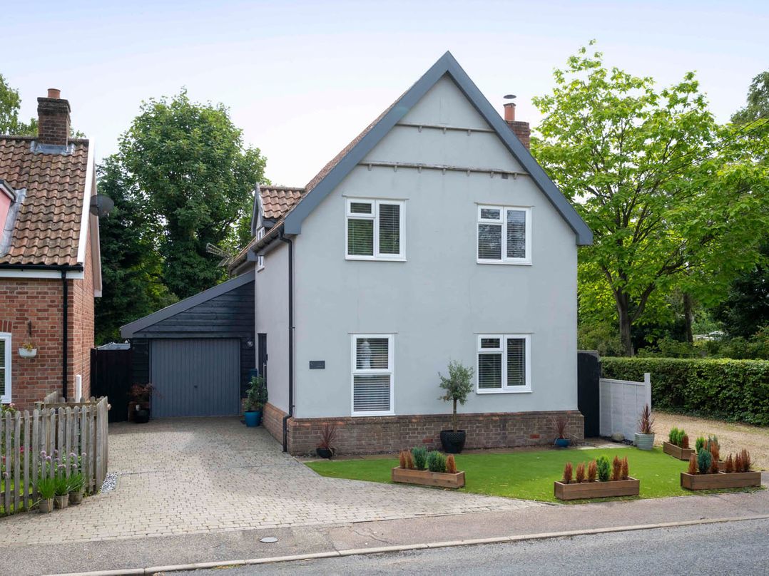 Detached House in Quiet Village Pets Allowed