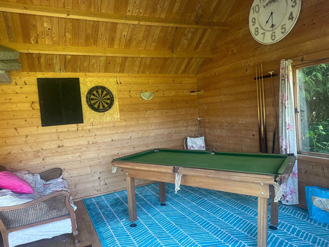 Sleeps 10 to 18 Parking Garden Pool Hot Tub Balcony