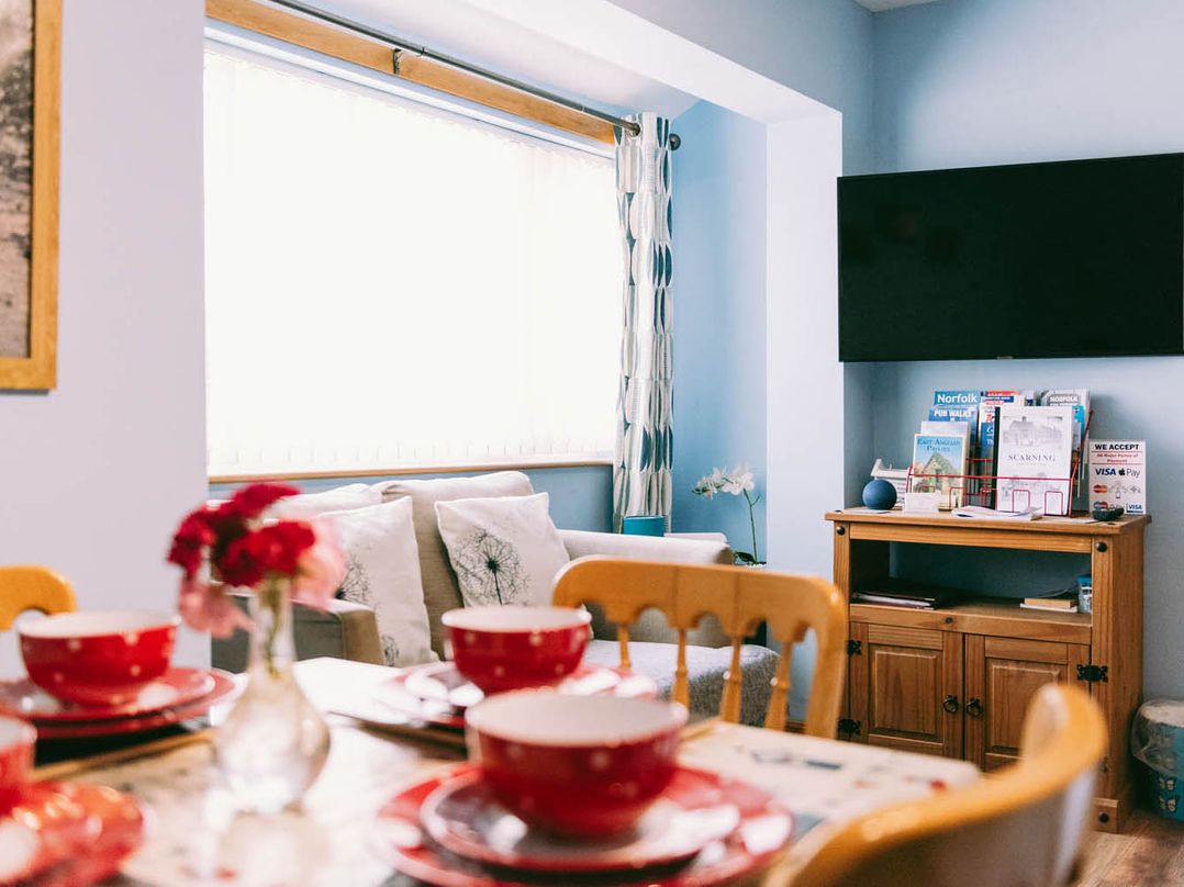 1 Bed Sleeps 3 Free Parking Pets Allowed