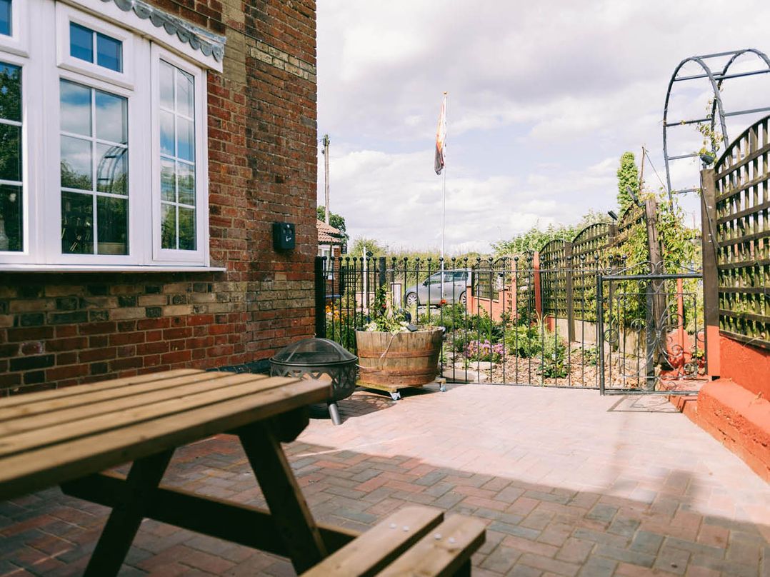 1 Bed Sleeps 3 Free Parking Pets Allowed