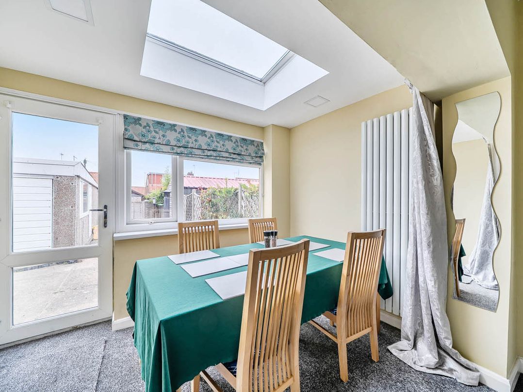 Cottage Sleeps 6 with Parking and Garden