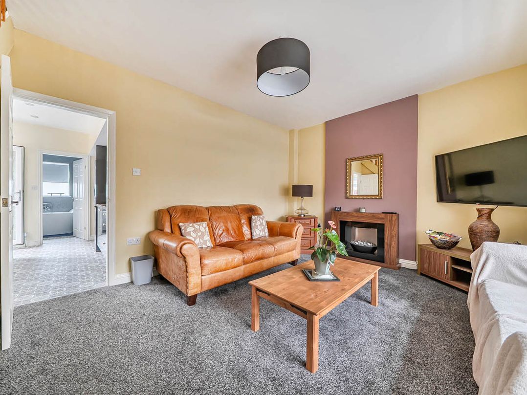 Cottage Sleeps 6 with Parking and Garden