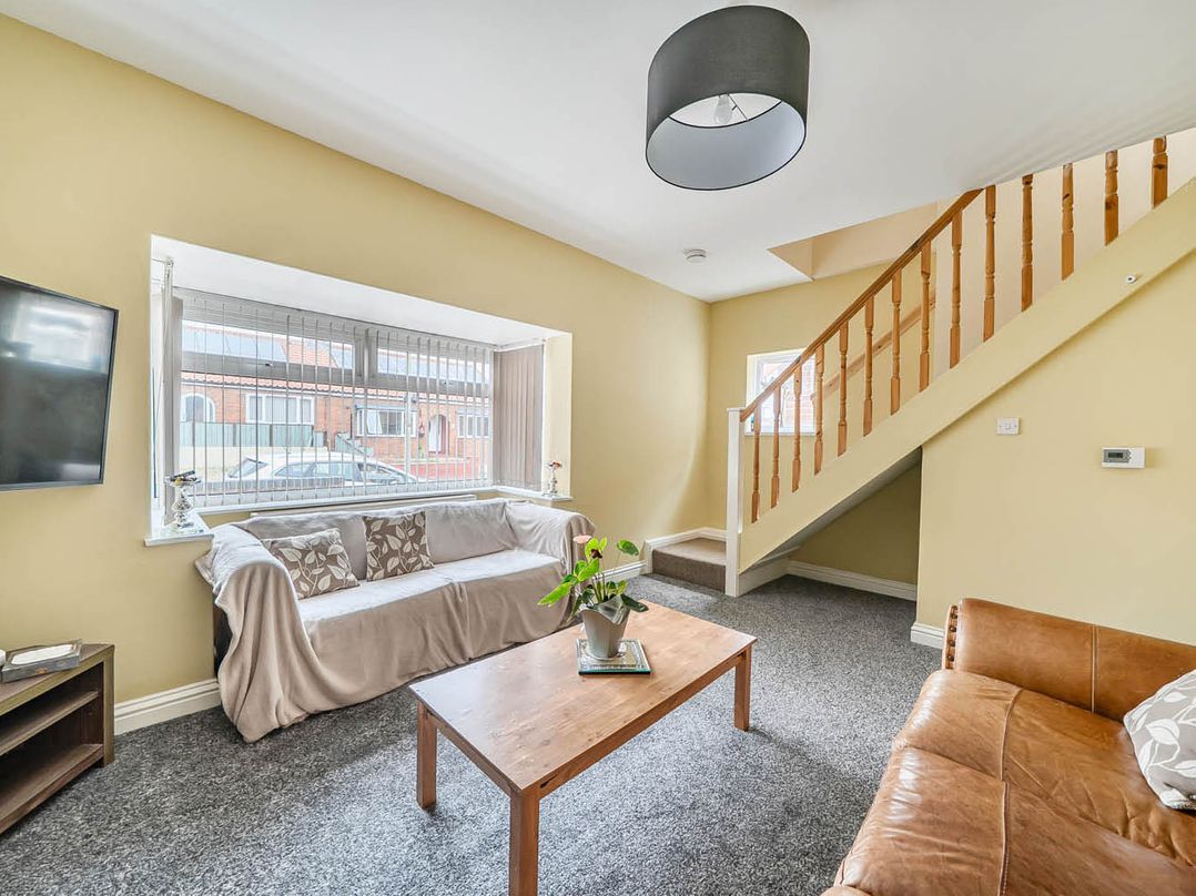 Cottage Sleeps 6 with Parking and Garden