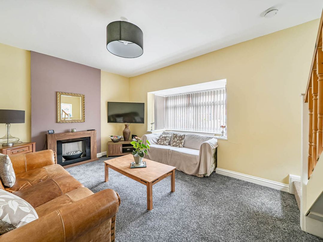 Cottage Sleeps 6 with Parking and Garden