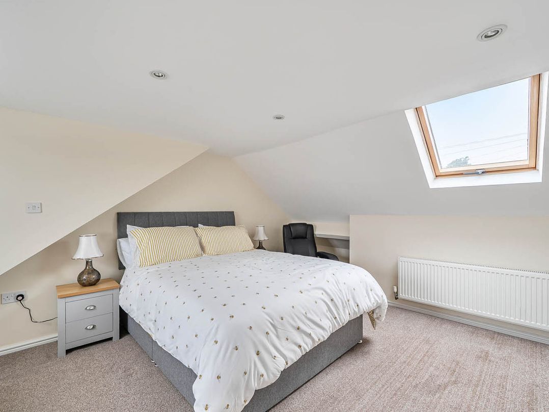 Cottage Sleeps 6 with Parking and Garden