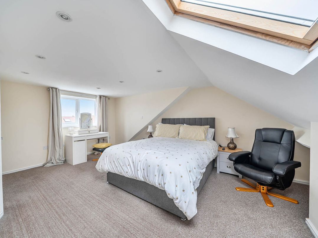 Cottage Sleeps 6 with Parking and Garden