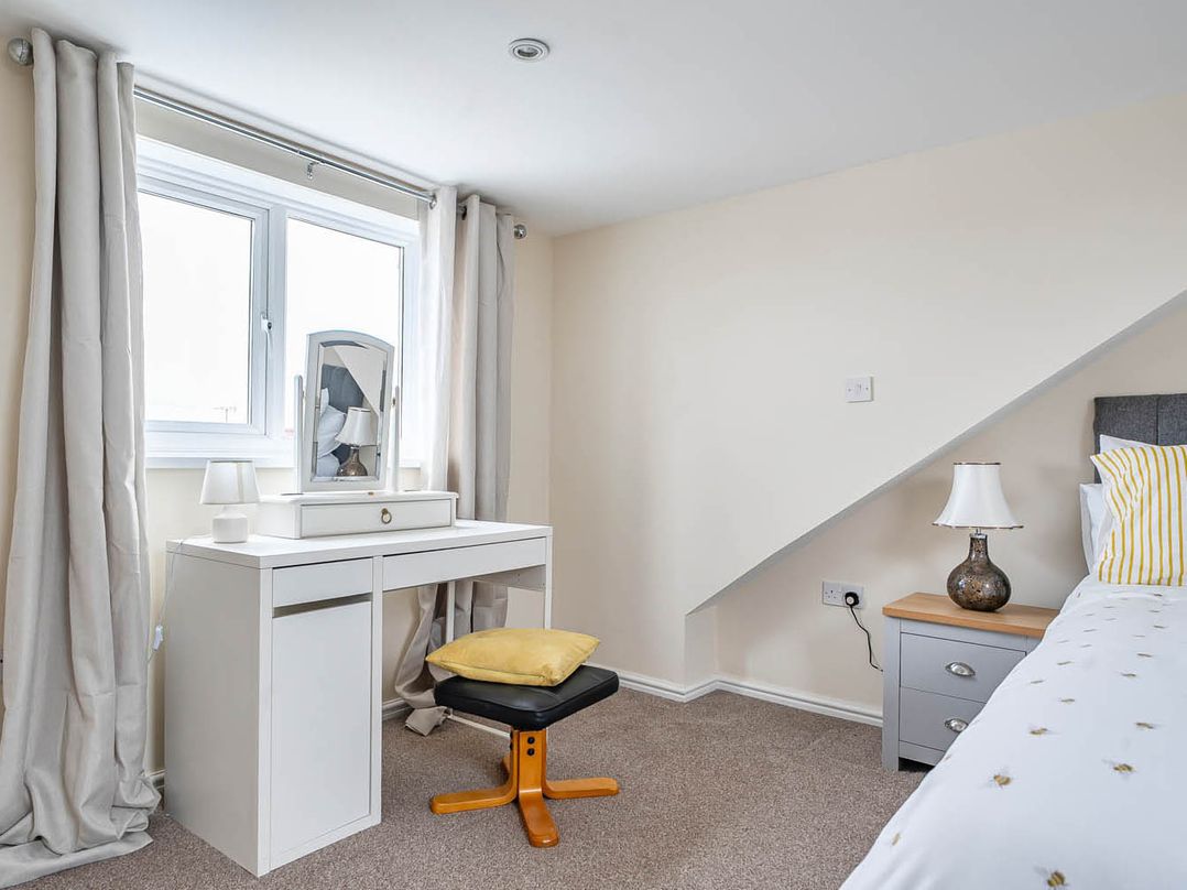 Cottage Sleeps 6 with Parking and Garden