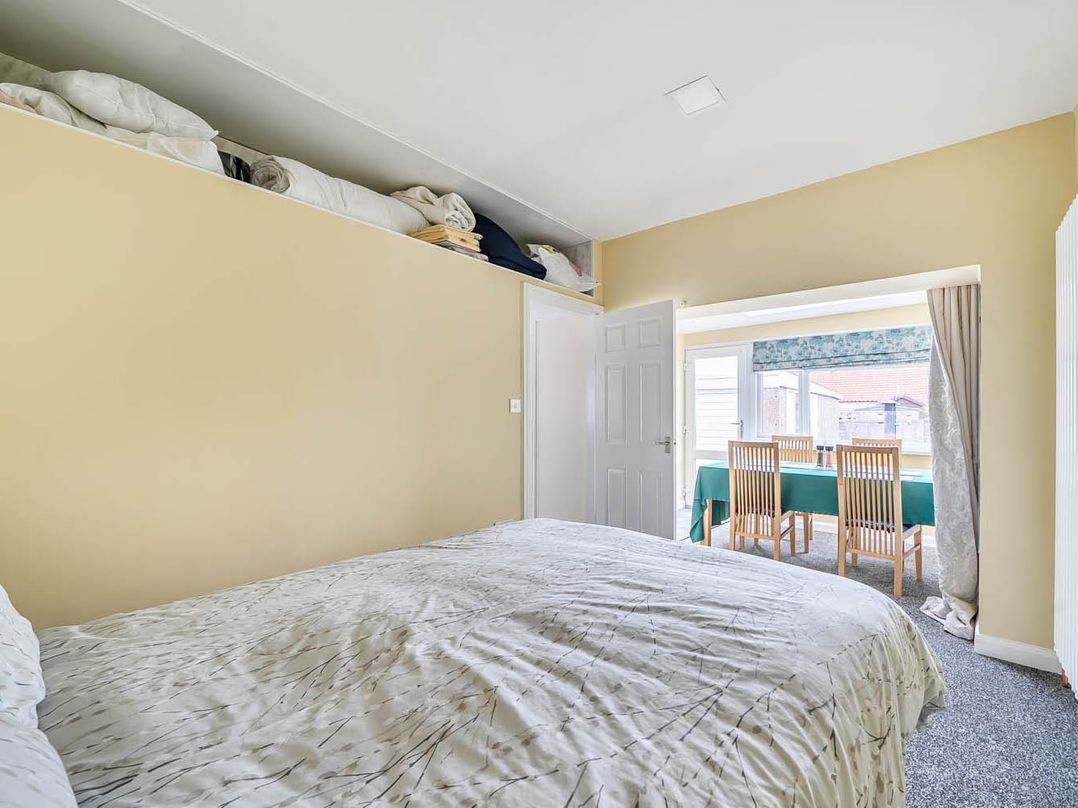 Cottage Sleeps 6 with Parking and Garden