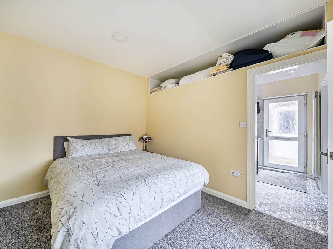 Cottage Sleeps 6 with Parking and Garden
