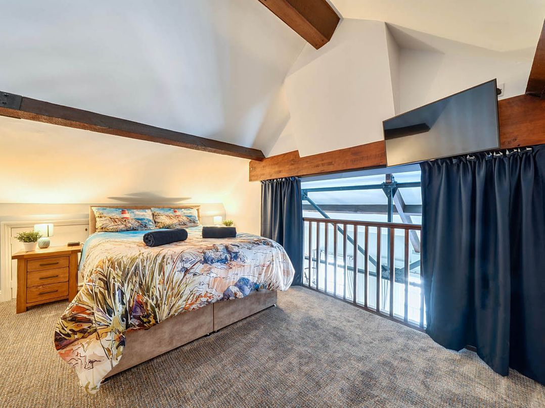 4 Bed Sleeps 8 Pool Table Sea View Parking