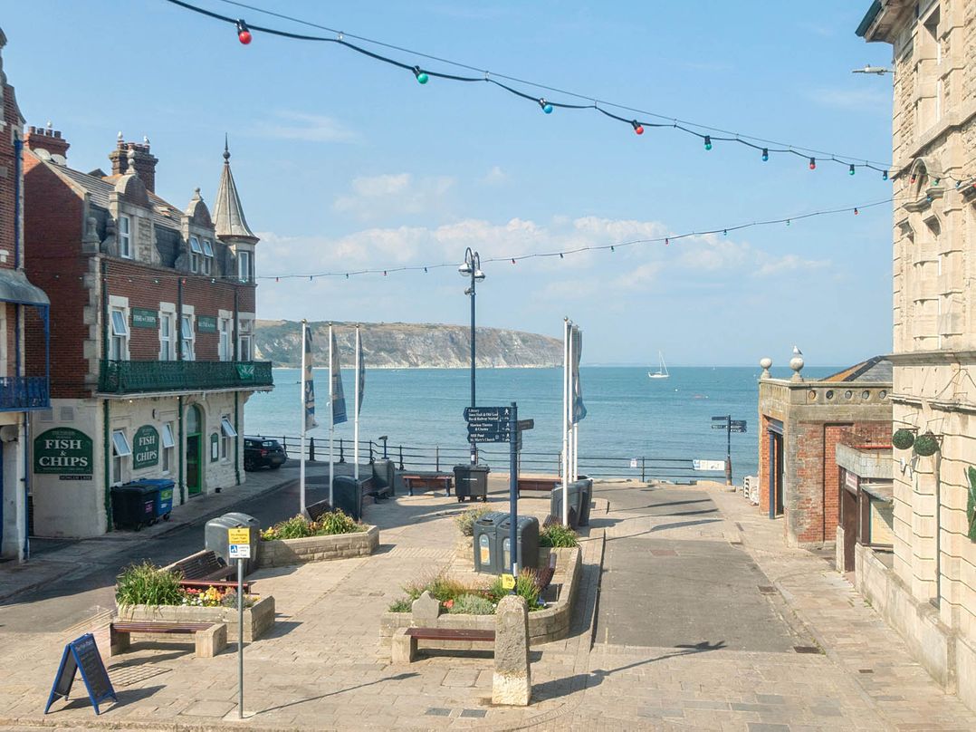 4 Bed Sleeps 8 Pool Table Sea View Parking