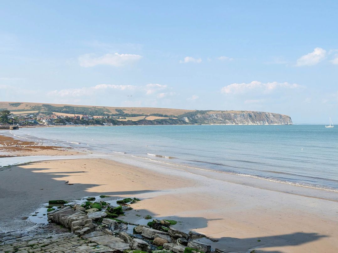 4 Bed Sleeps 8 Pool Table Sea View Parking