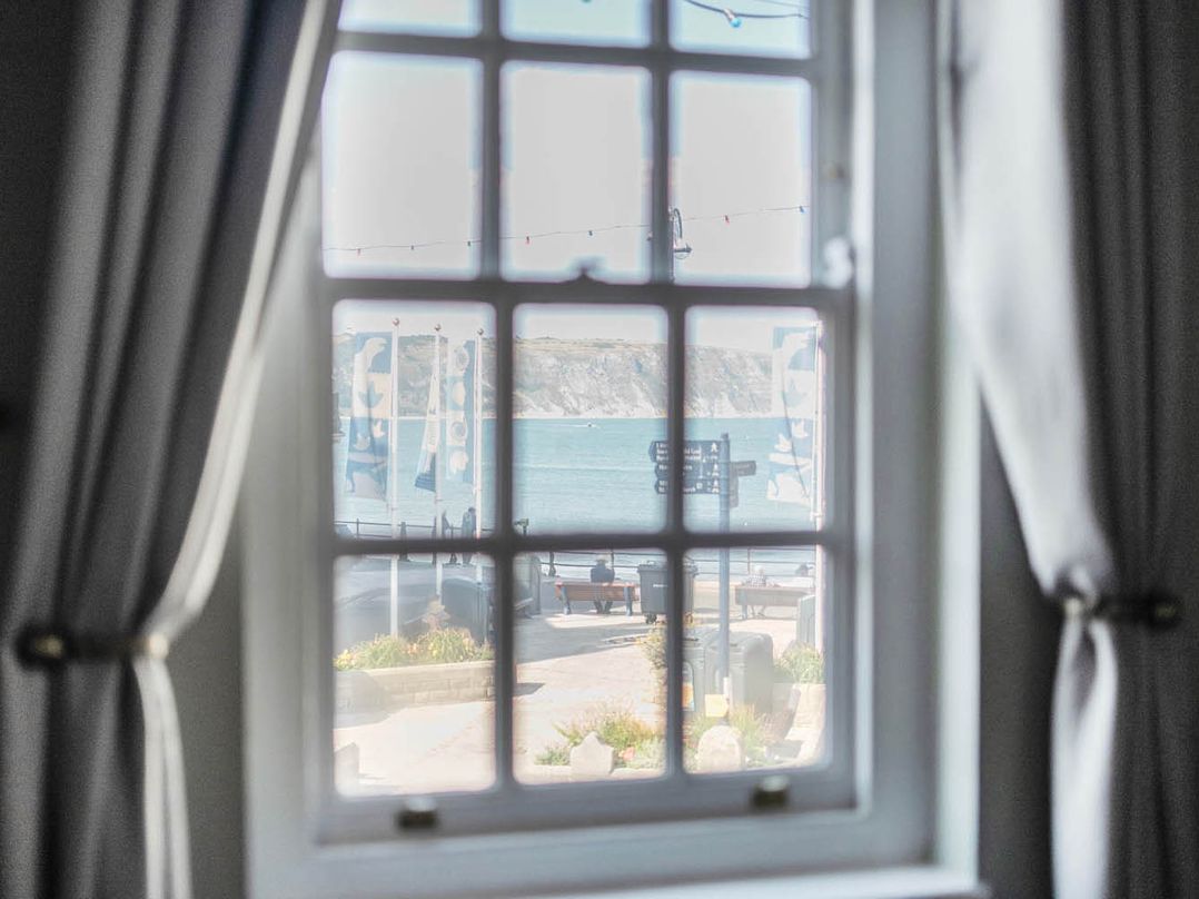 4 Bed Sleeps 8 Pool Table Sea View Parking