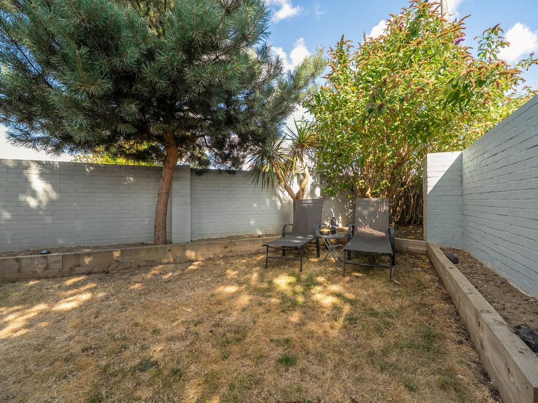 Annexe Bungalow Sleeps 2 Maximum Parking Garden