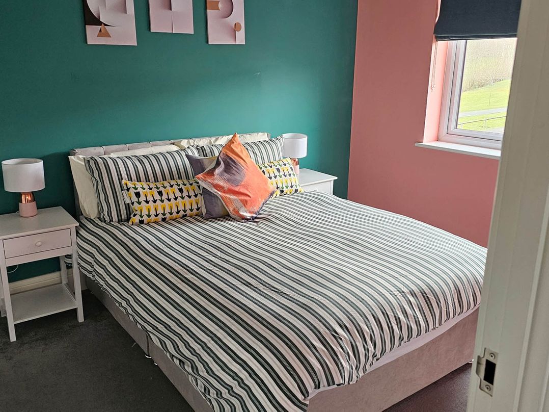 House Sleeps 8 with WiFi