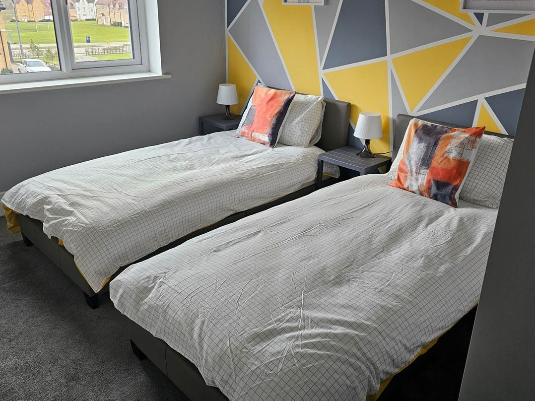 House Sleeps 8 with WiFi
