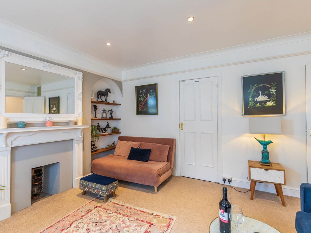 Seafront Apartment Private Garden Free Parking