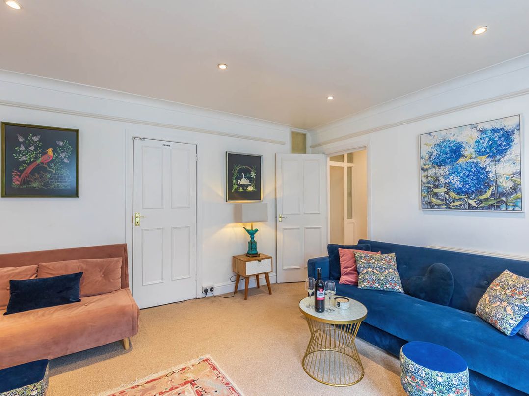 Seafront Apartment Private Garden Free Parking