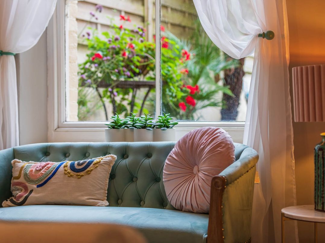 Seafront Apartment Private Garden Free Parking