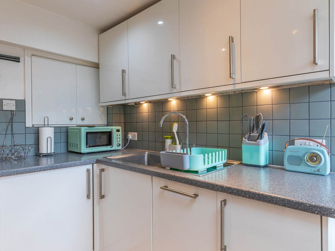 Seafront Apartment Private Garden Free Parking