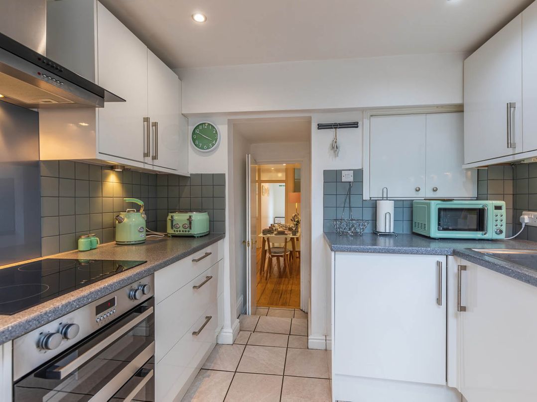 Seafront Apartment Private Garden Free Parking