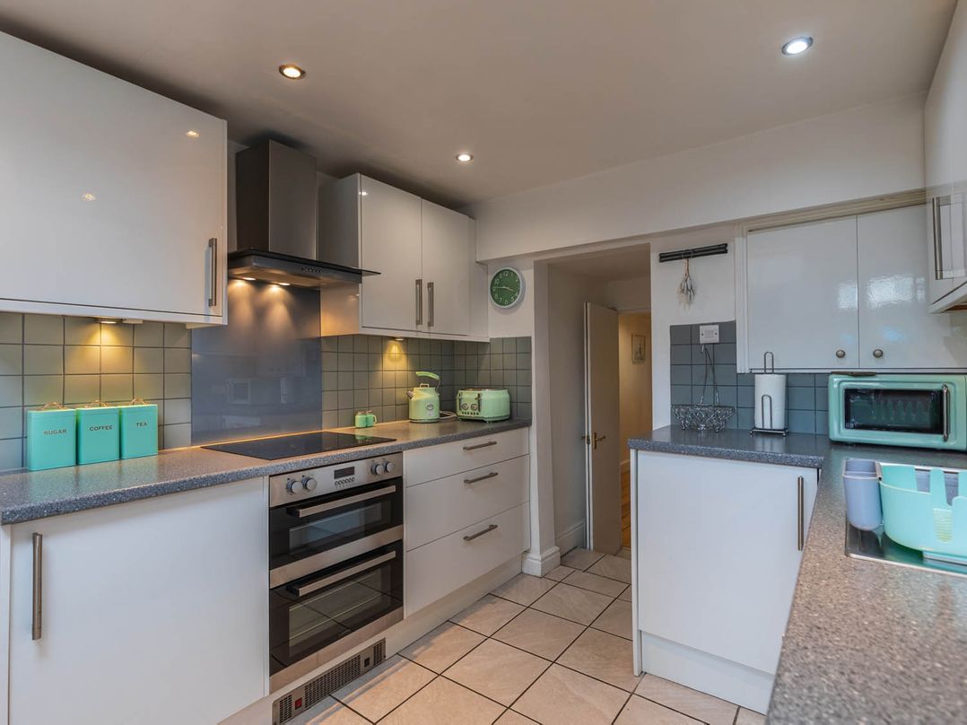 Seafront Apartment Private Garden Free Parking
