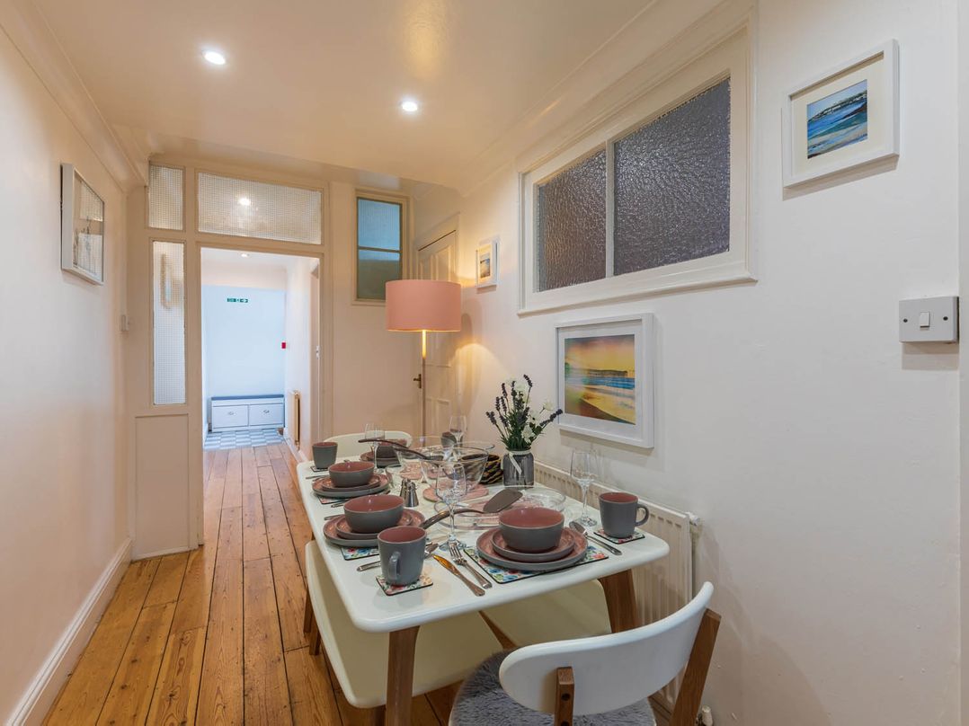Seafront Apartment Private Garden Free Parking