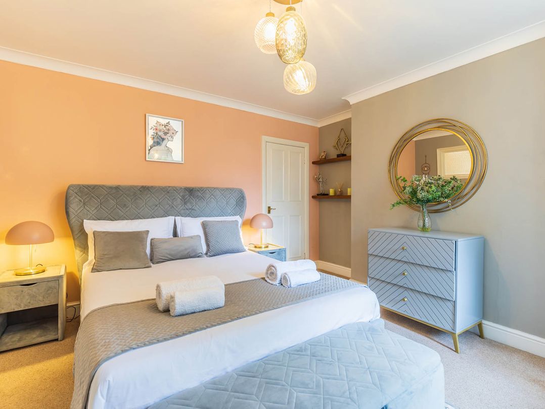 Seafront Apartment Private Garden Free Parking