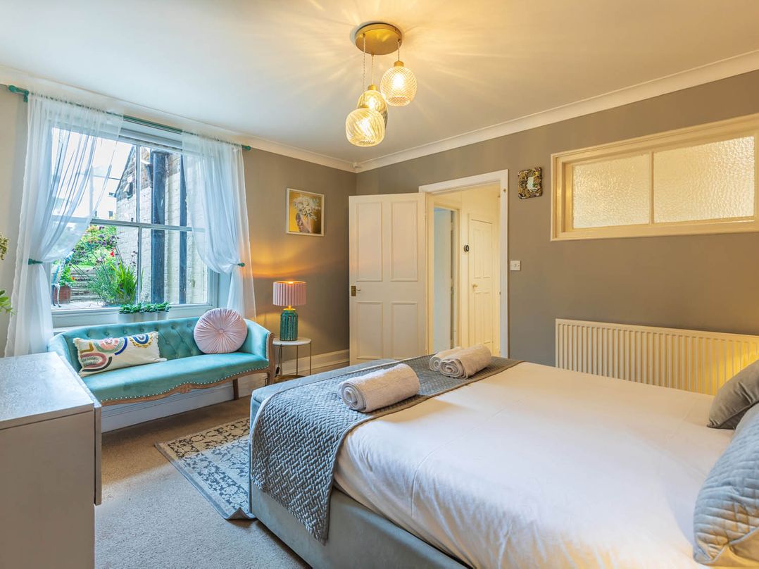Seafront Apartment Private Garden Free Parking