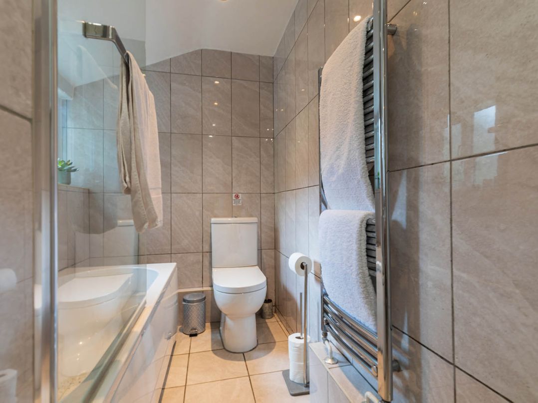 Seafront Apartment Private Garden Free Parking