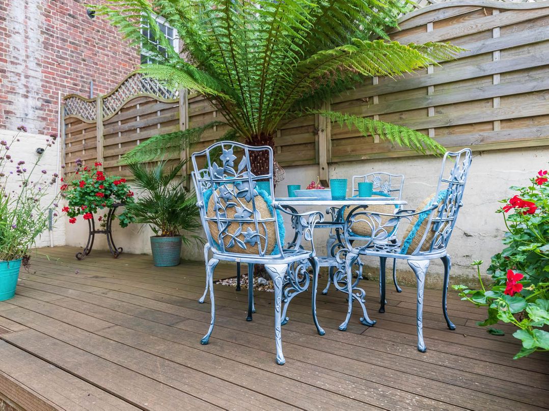 Seafront Apartment Private Garden Free Parking