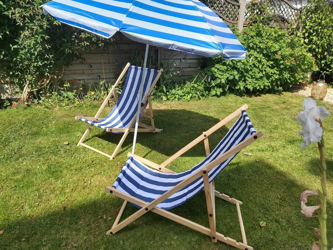 Seafront Apartment Private Garden Free Parking