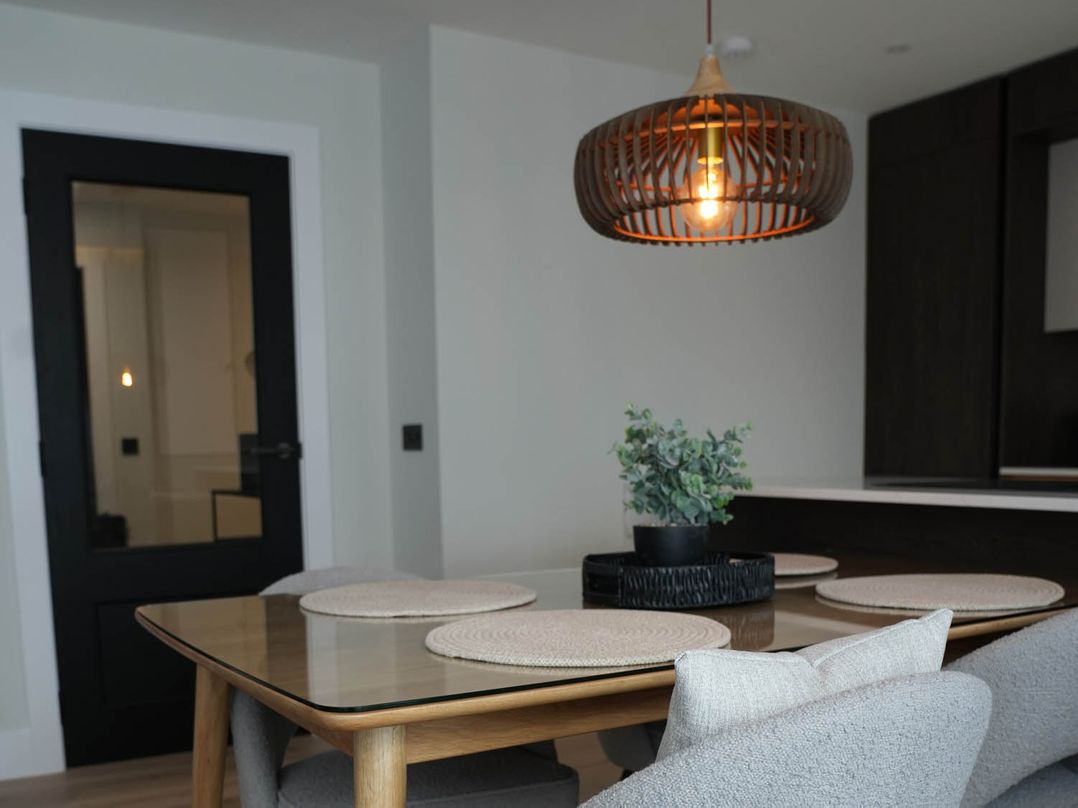 1st Floor Luxury 2Bed Apt Sleeps 6