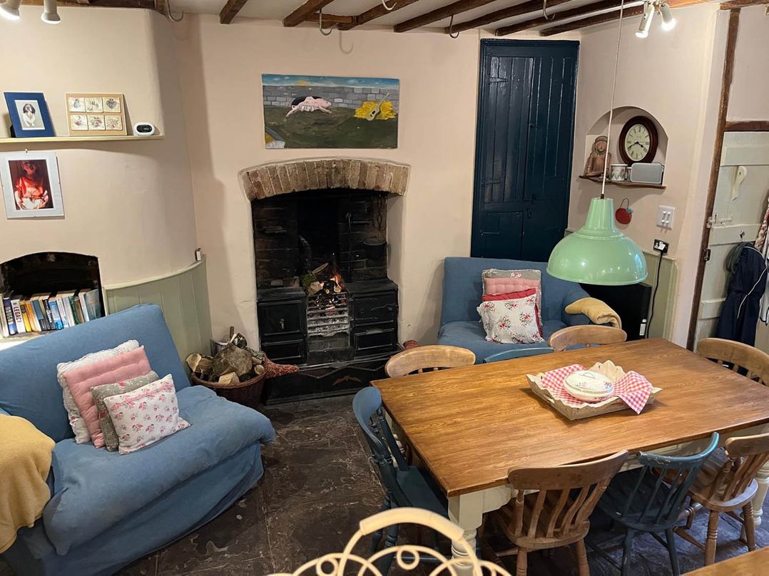 The Hills Farmhouse 6 Bed Sleeps 11 Pets