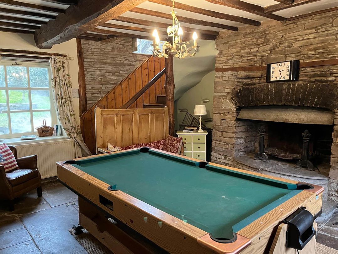The Hills Farmhouse 6 Bed Sleeps 11 Pets