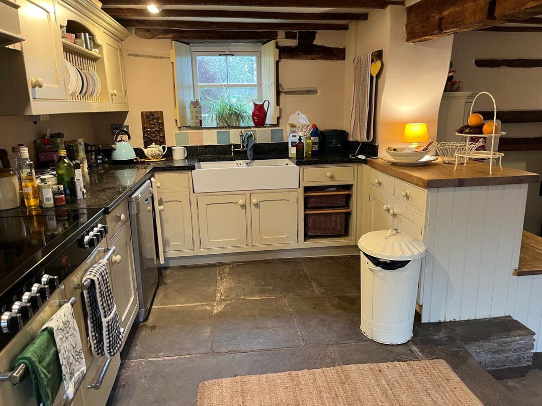 The Hills Farmhouse 6 Bed Sleeps 11 Pets