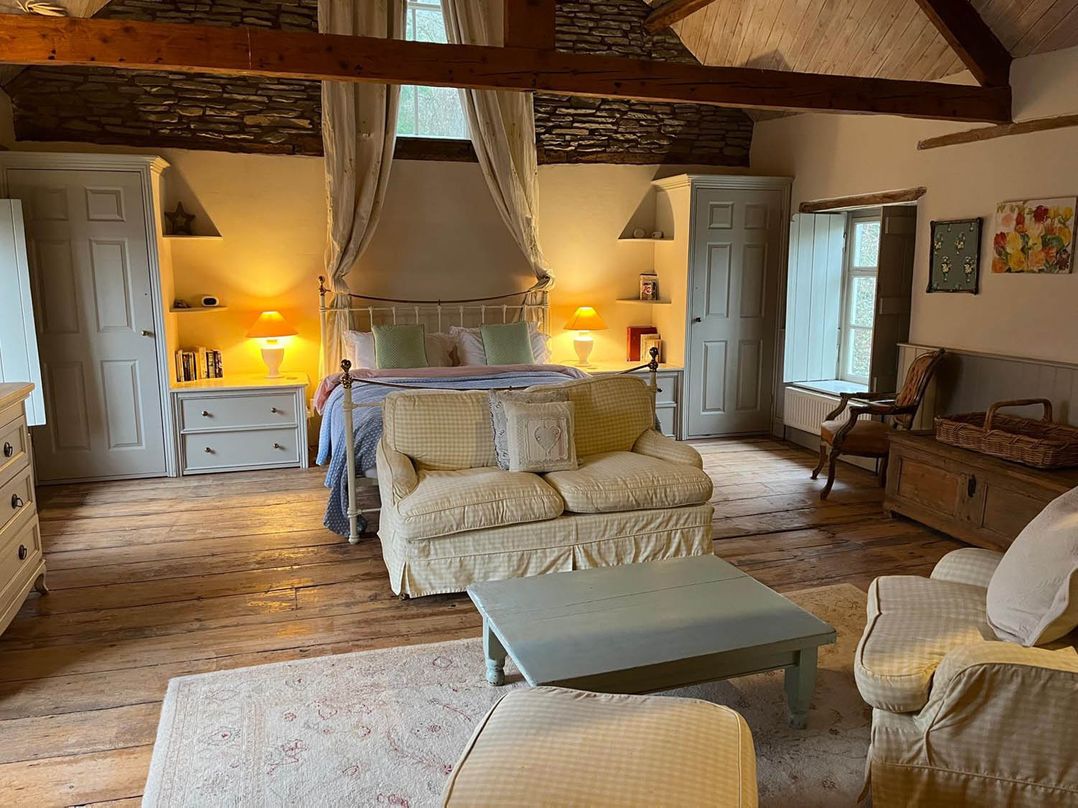 The Hills Farmhouse 6 Bed Sleeps 11 Pets