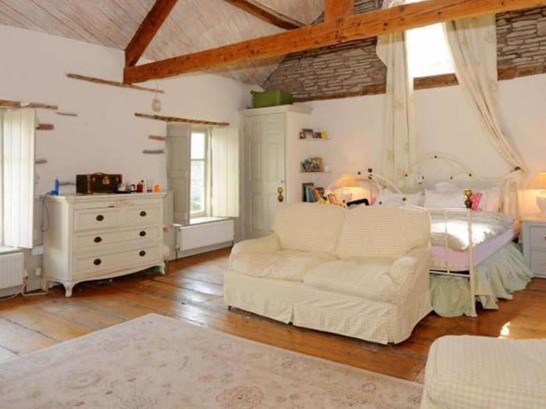 The Hills Farmhouse 6 Bed Sleeps 11 Pets