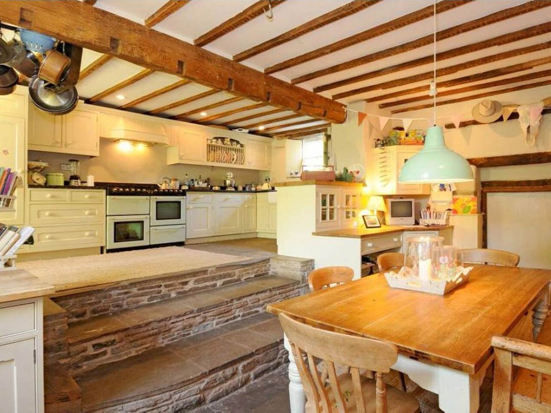 The Hills Farmhouse 6 Bed Sleeps 11 Pets