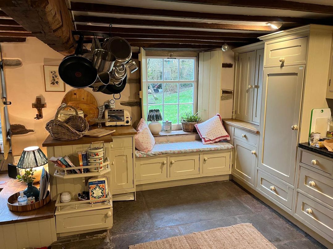 The Hills Farmhouse 6 Bed Sleeps 11 Pets