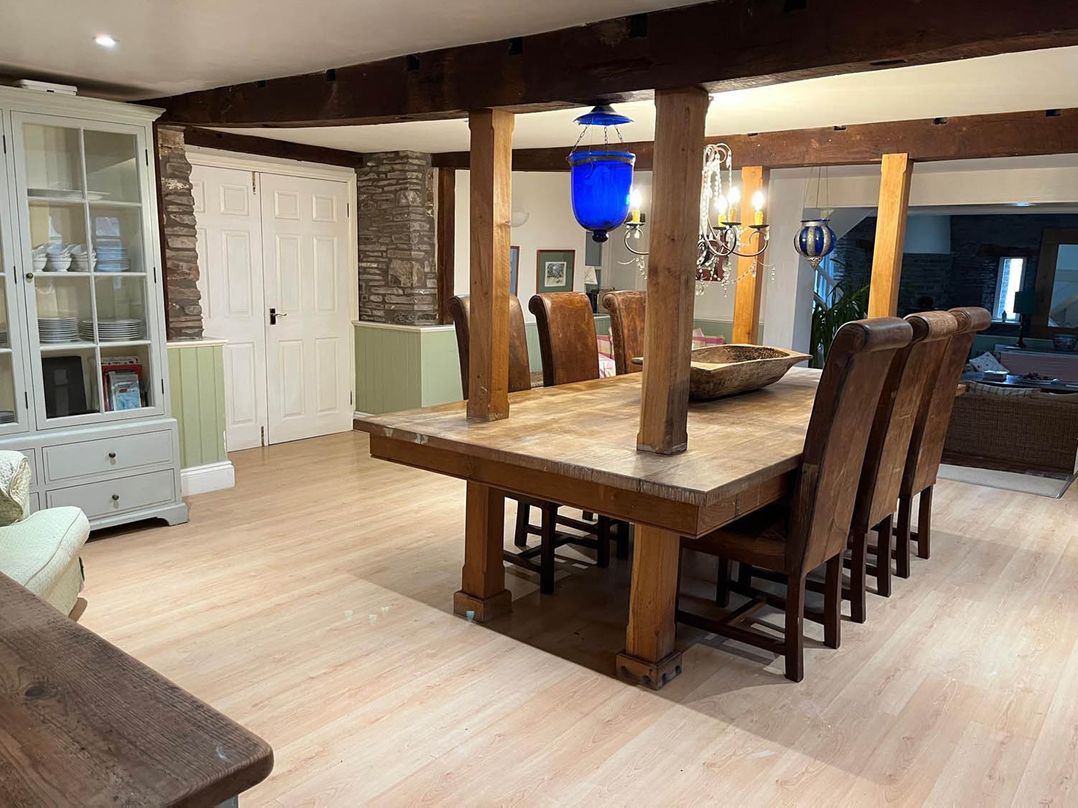 The Hills Farmhouse 6 Bed Sleeps 11 Pets