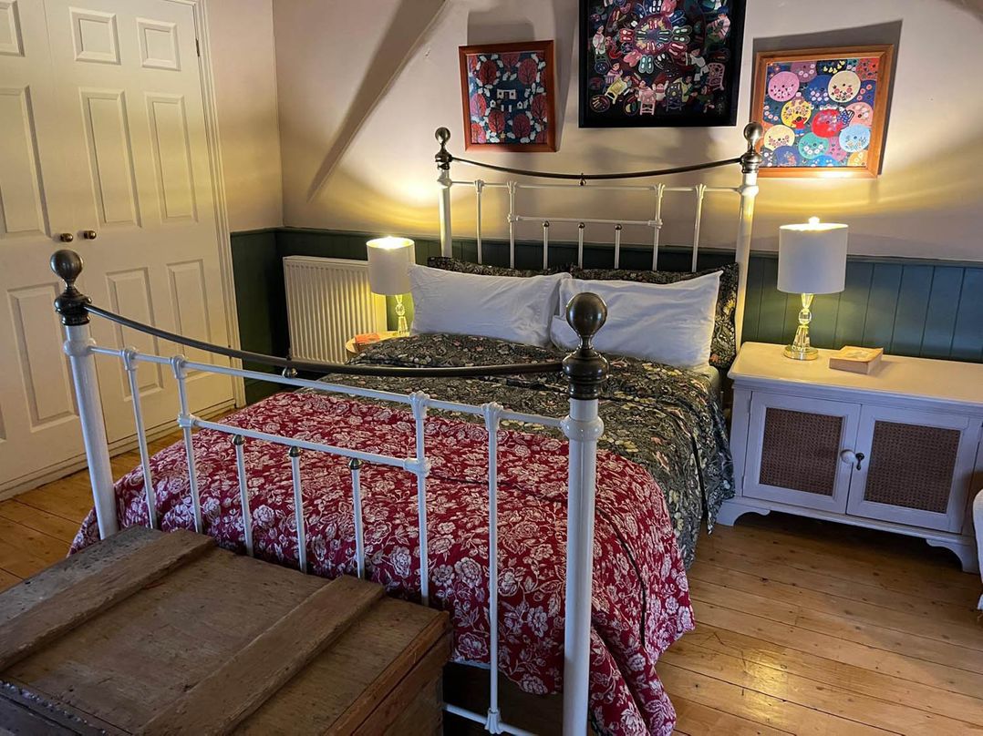 The Hills Farmhouse 6 Bed Sleeps 11 Pets